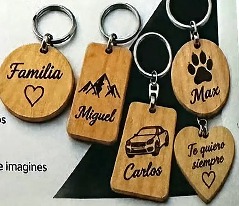 Llaveros de madera y más grabados a láser por Impresión Digital AD